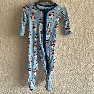 RuffleButts + Ruggedbutts Baby Blue Snowmen‎ One Piece Pajamas Size 0-3 Months